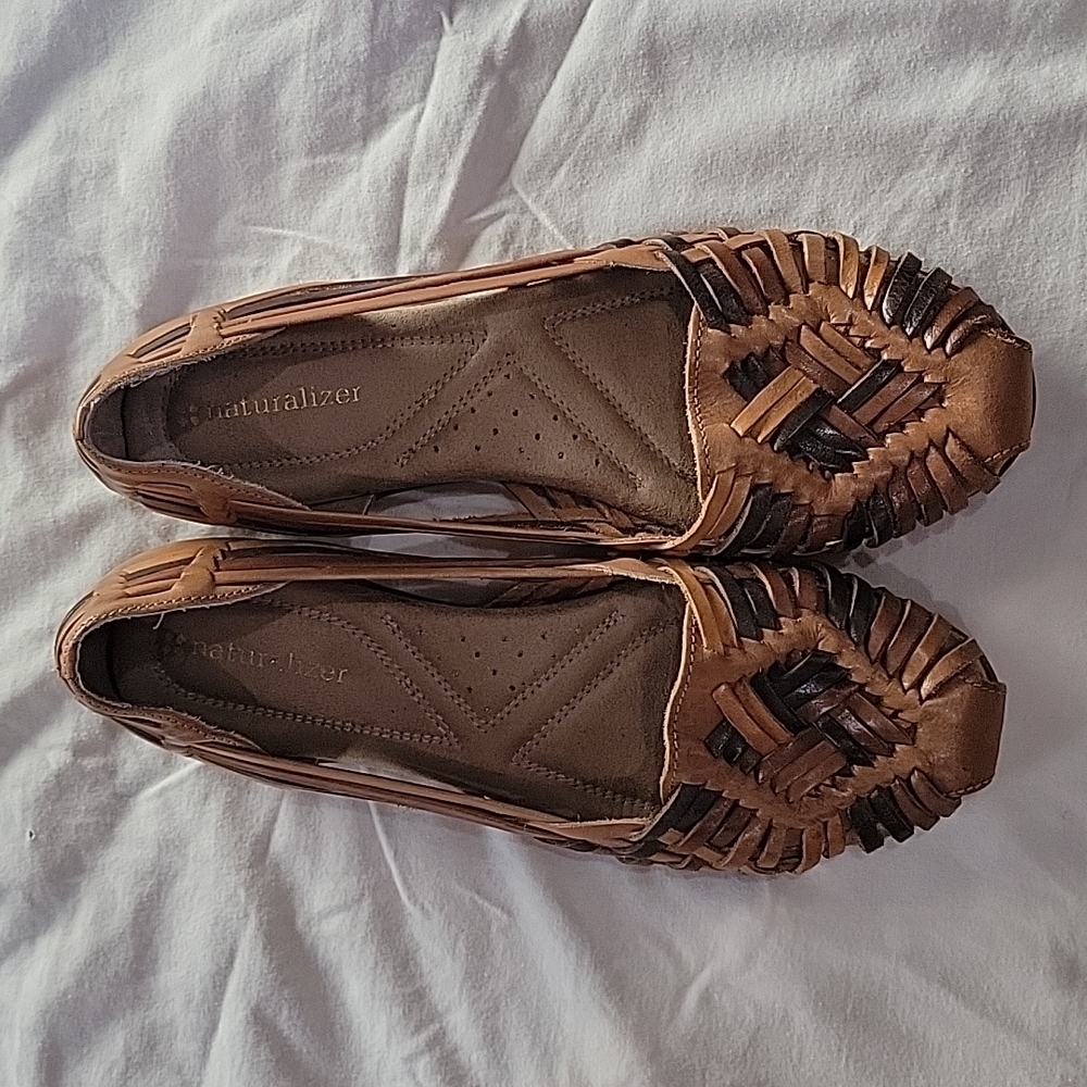 Naturalizer woven leather slip on shoe 8.5